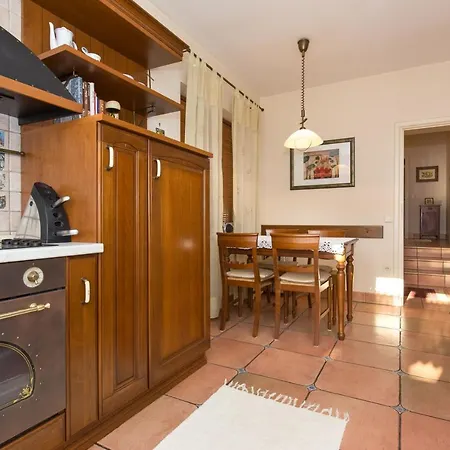 Apartament Mare *